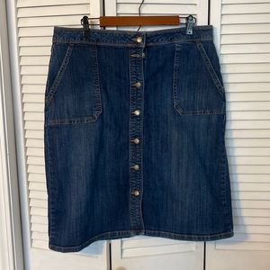 LIZ CLAIBORNE woman’s button down denim skirt size 14